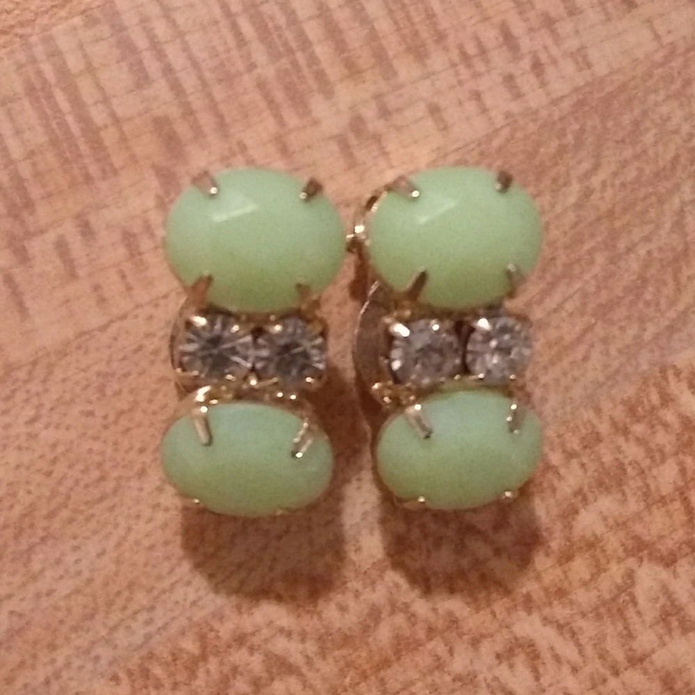 vintage green glass jadeite like clip-on earrings